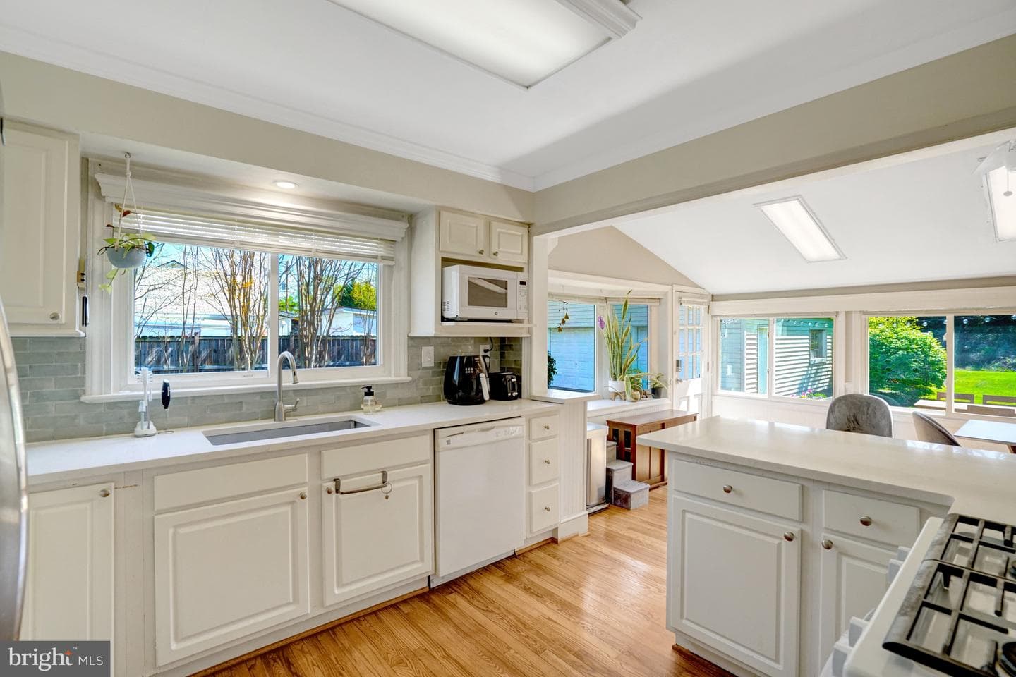 4913 Grafton Street photo 10