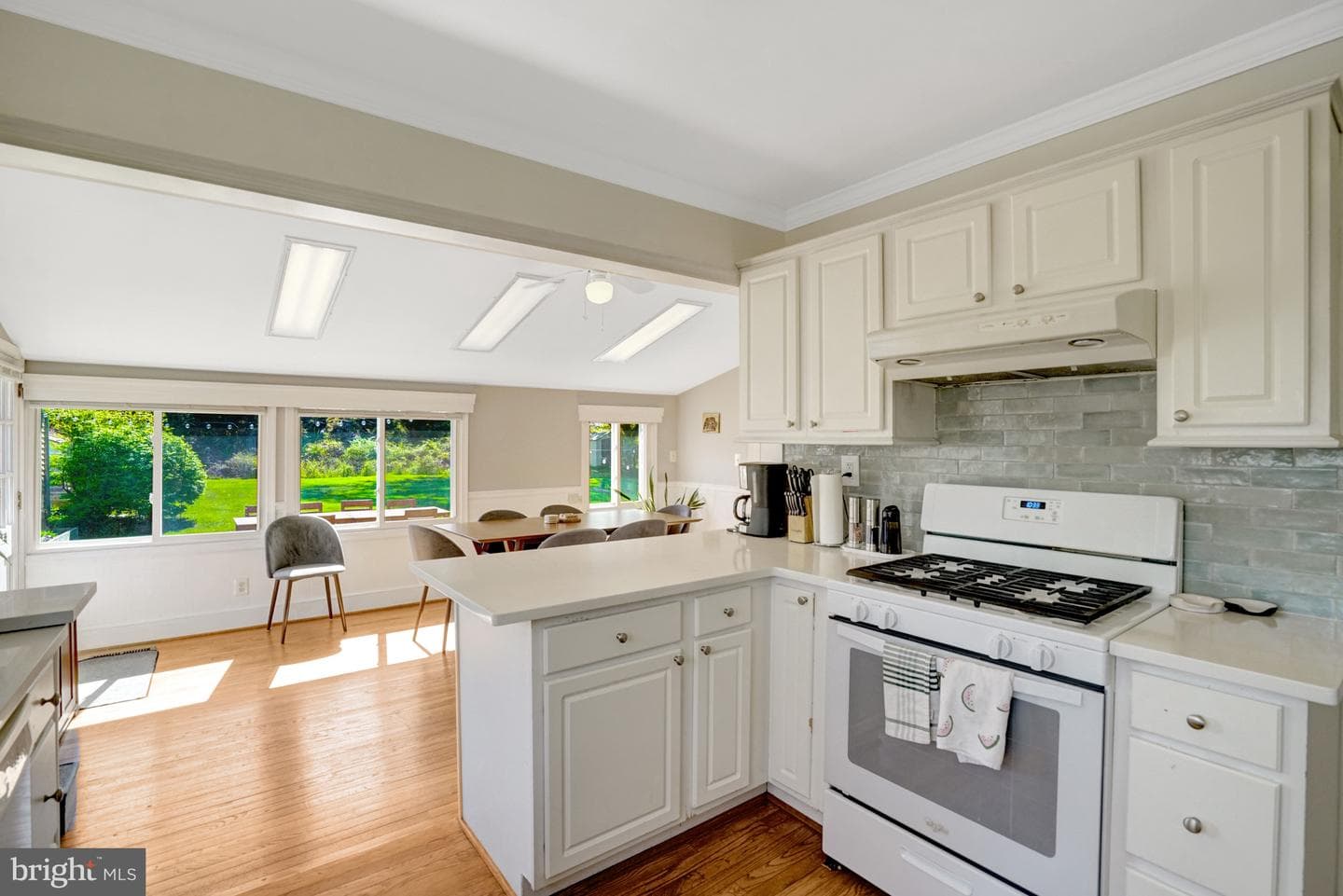 4913 Grafton Street photo 11