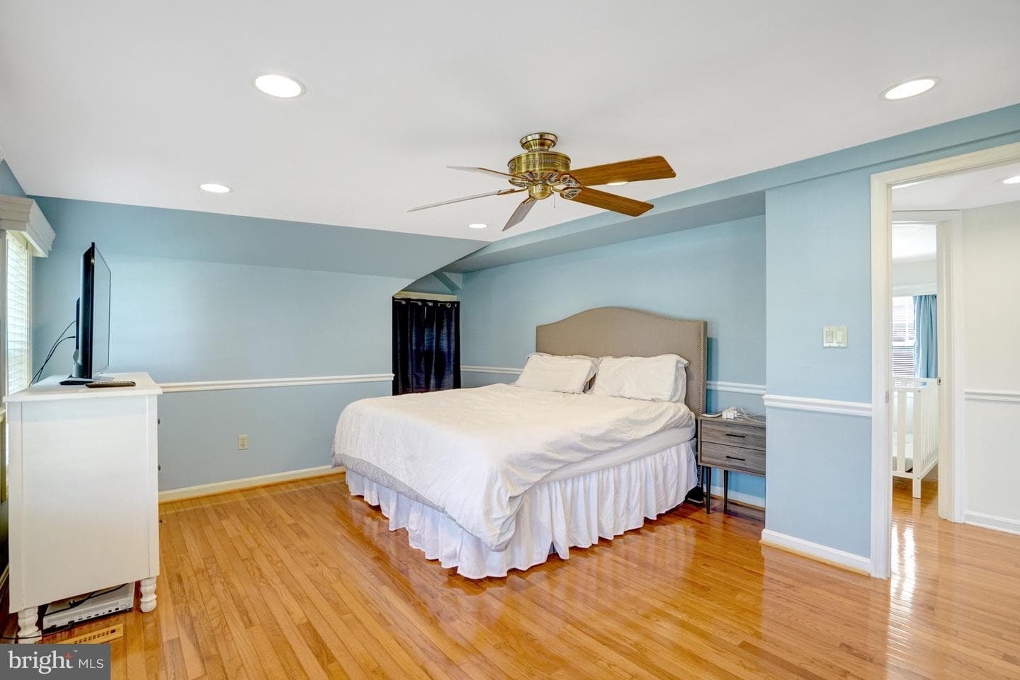 4913 Grafton Street photo 32