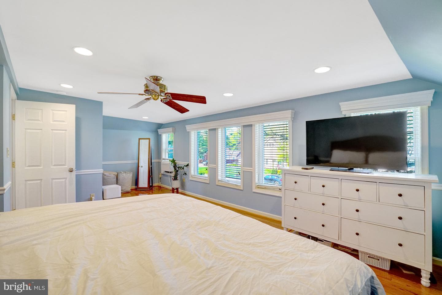 4913 Grafton Street photo 34