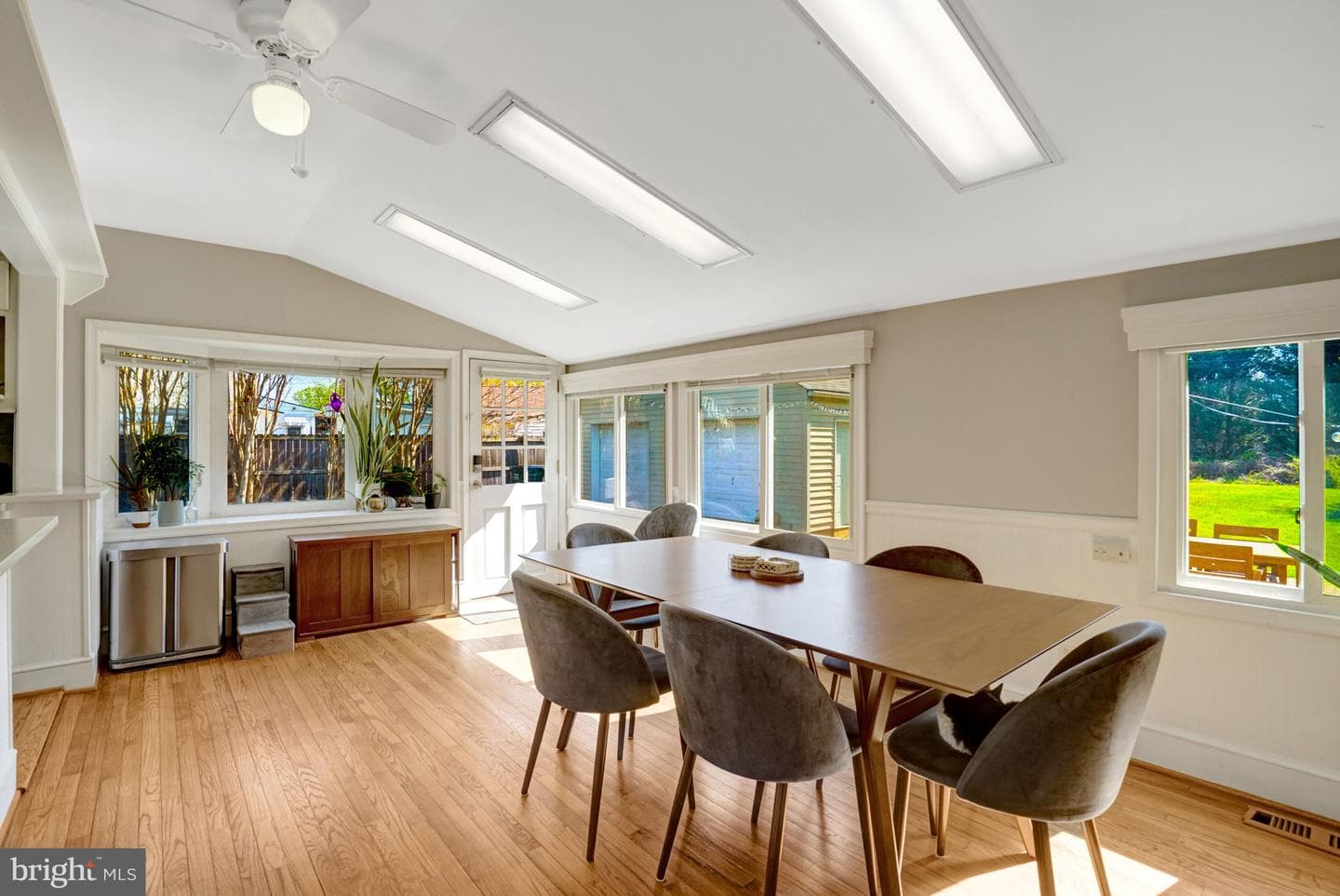 4913 Grafton Street photo 5