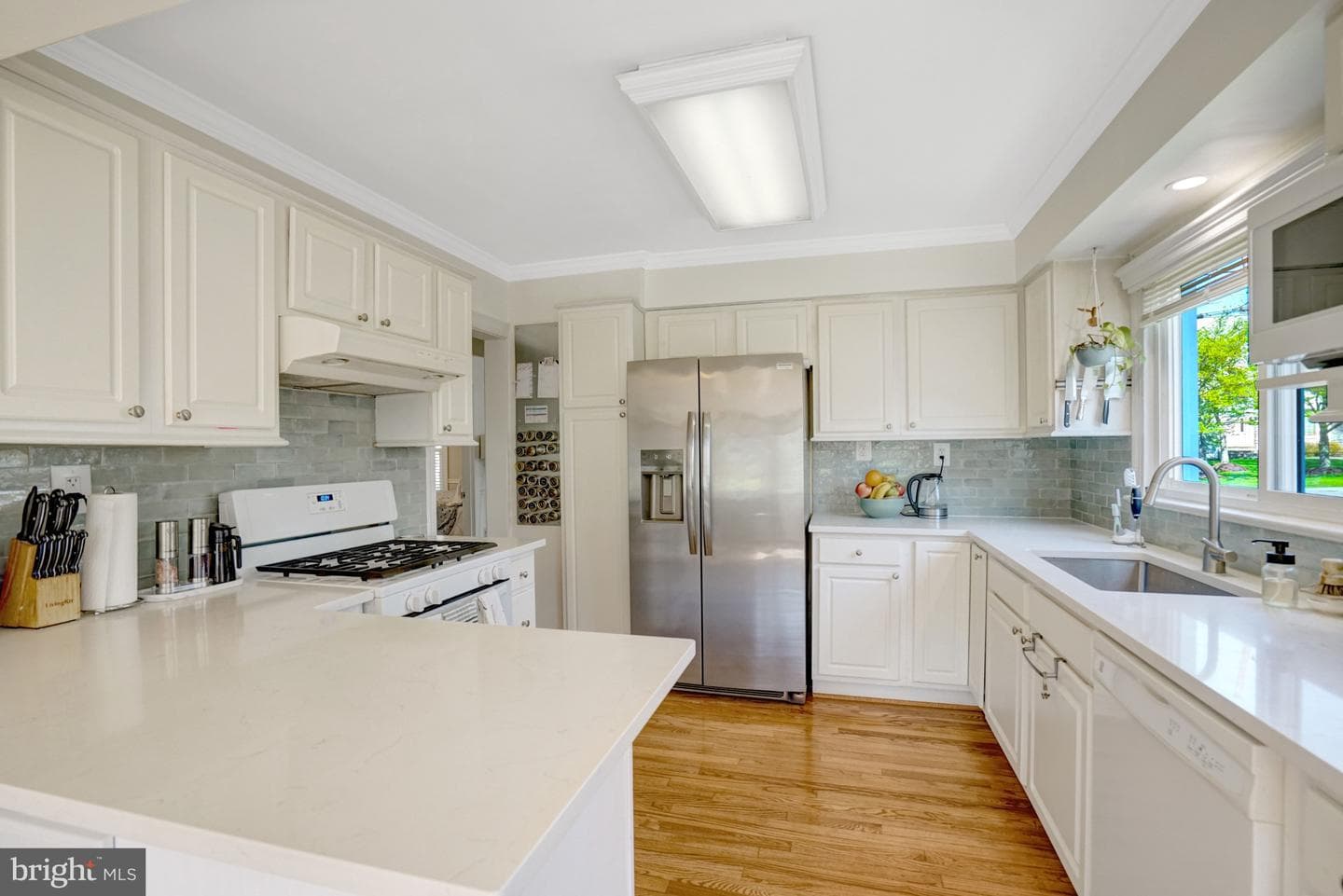 4913 Grafton Street photo 8