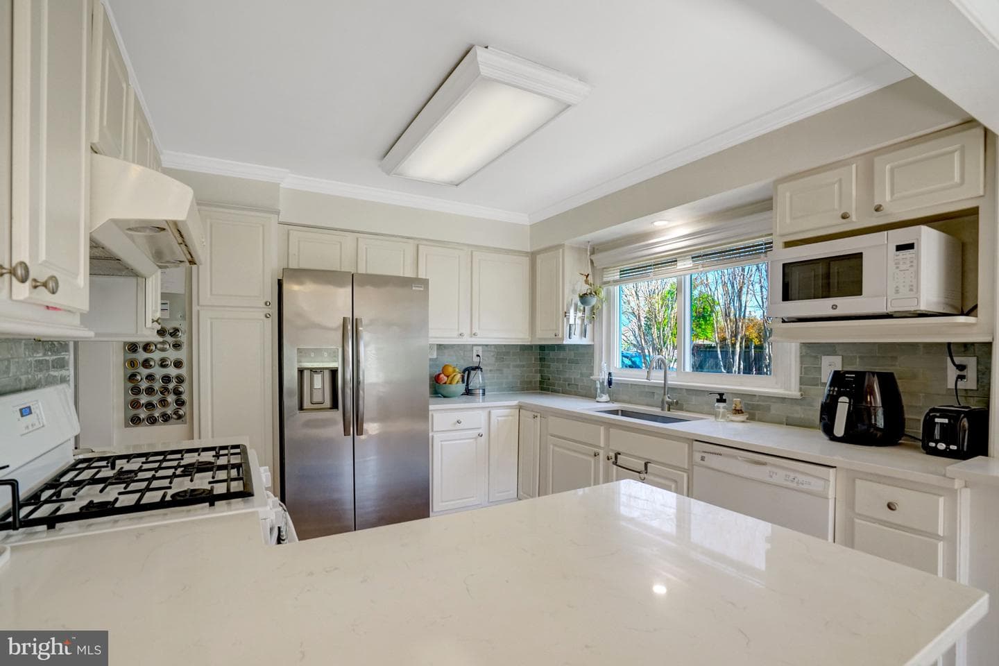 4913 Grafton Street photo 9