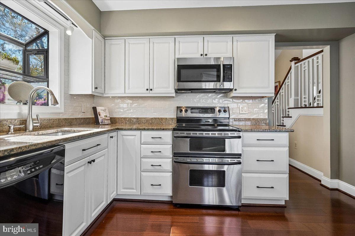 7801 Blue Jasmine Court photo 12