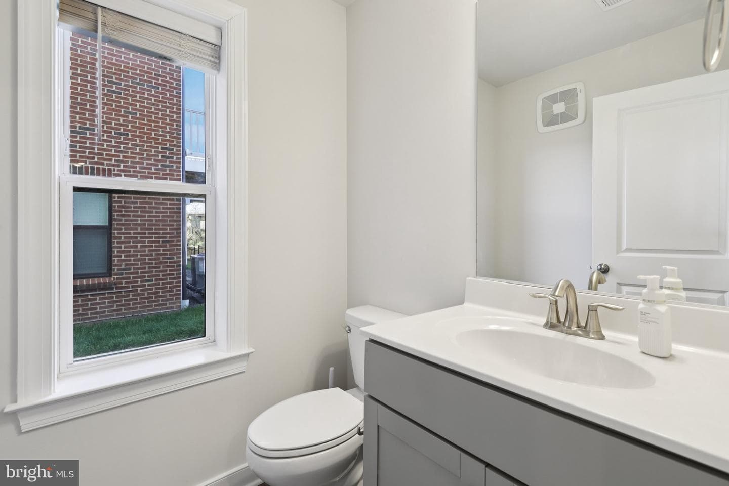 2390 Stella Place photo 14