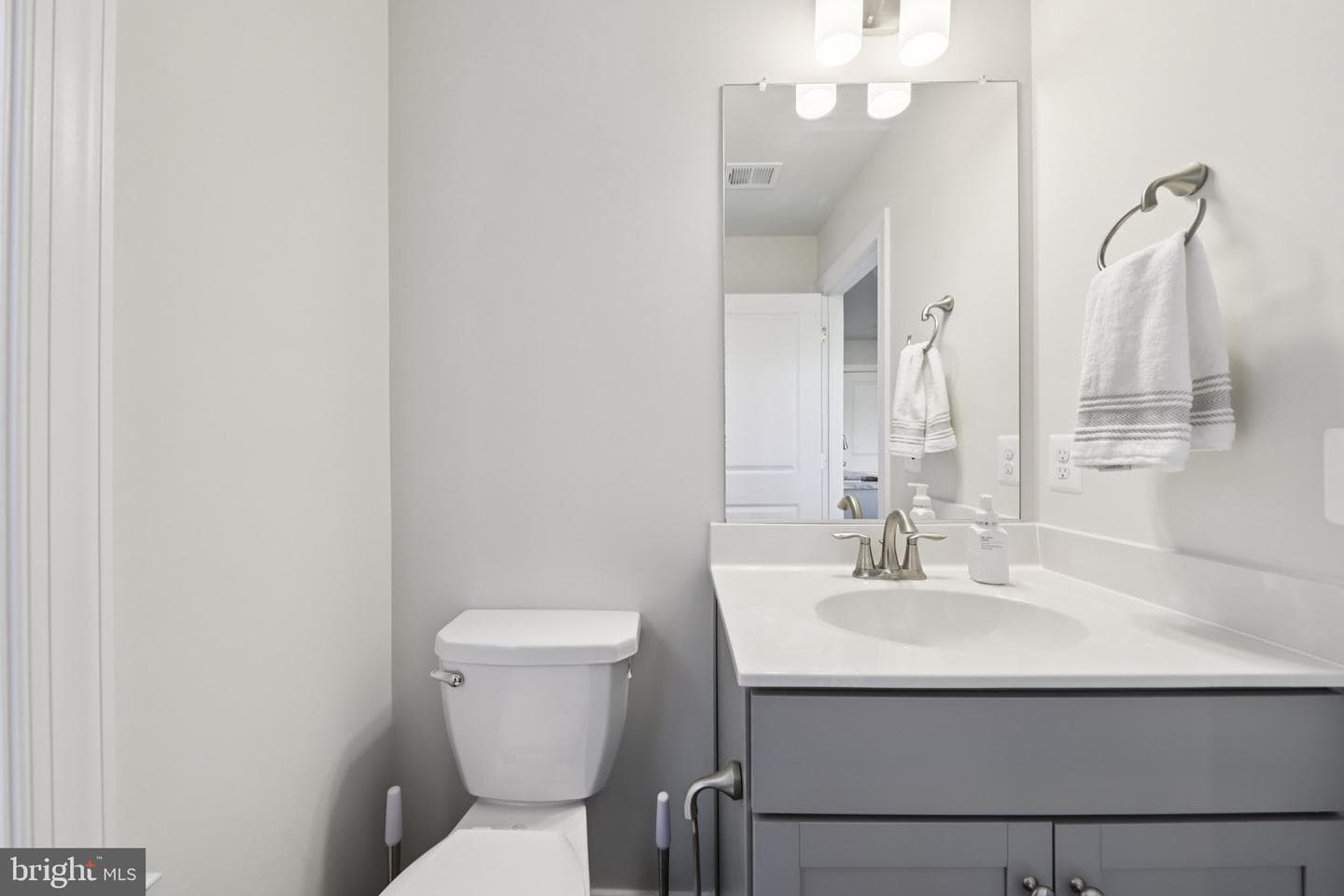 2390 Stella Place photo 15