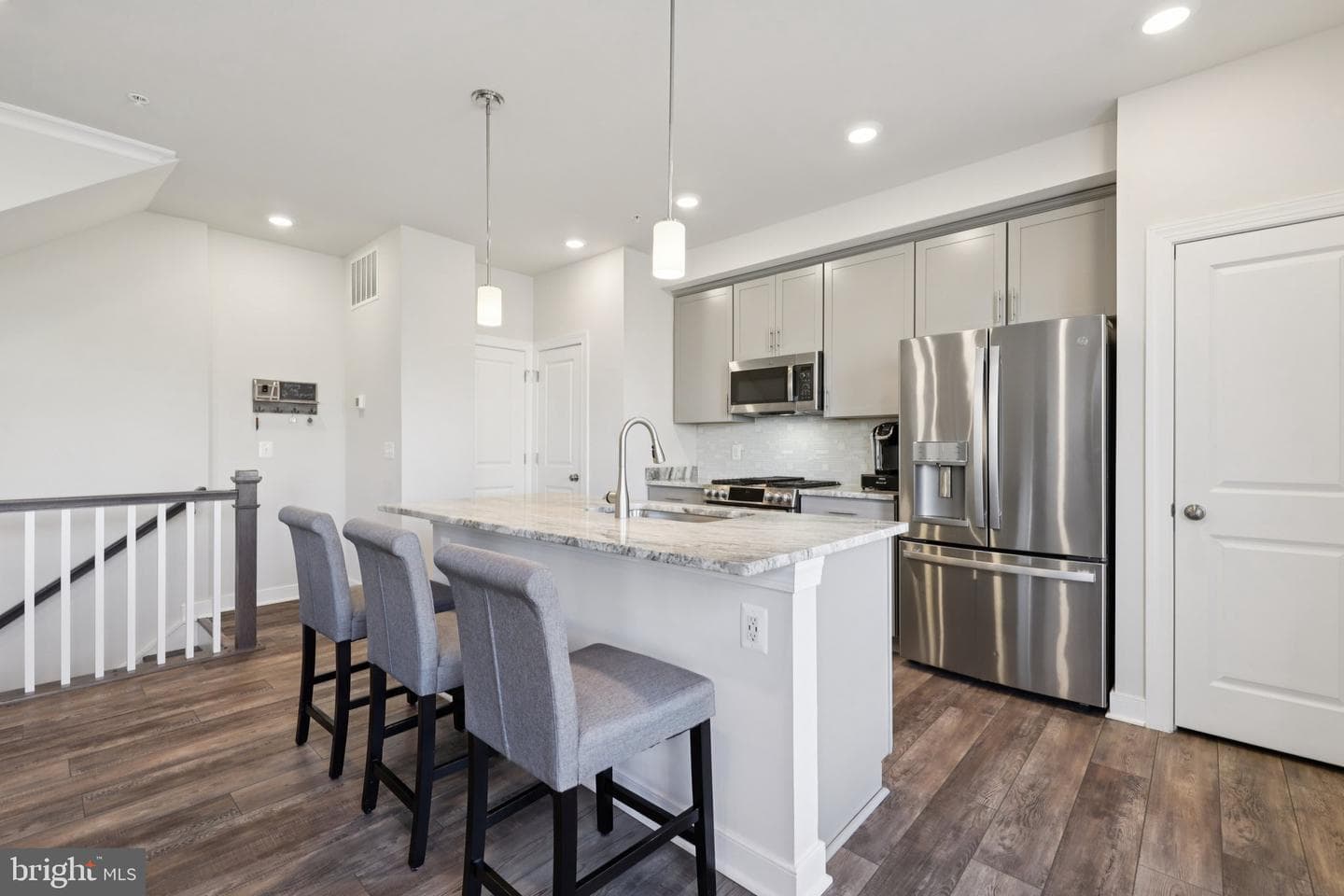 2390 Stella Place photo 5