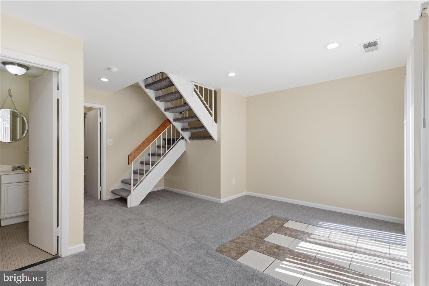 2438 Southgate Square photo 21