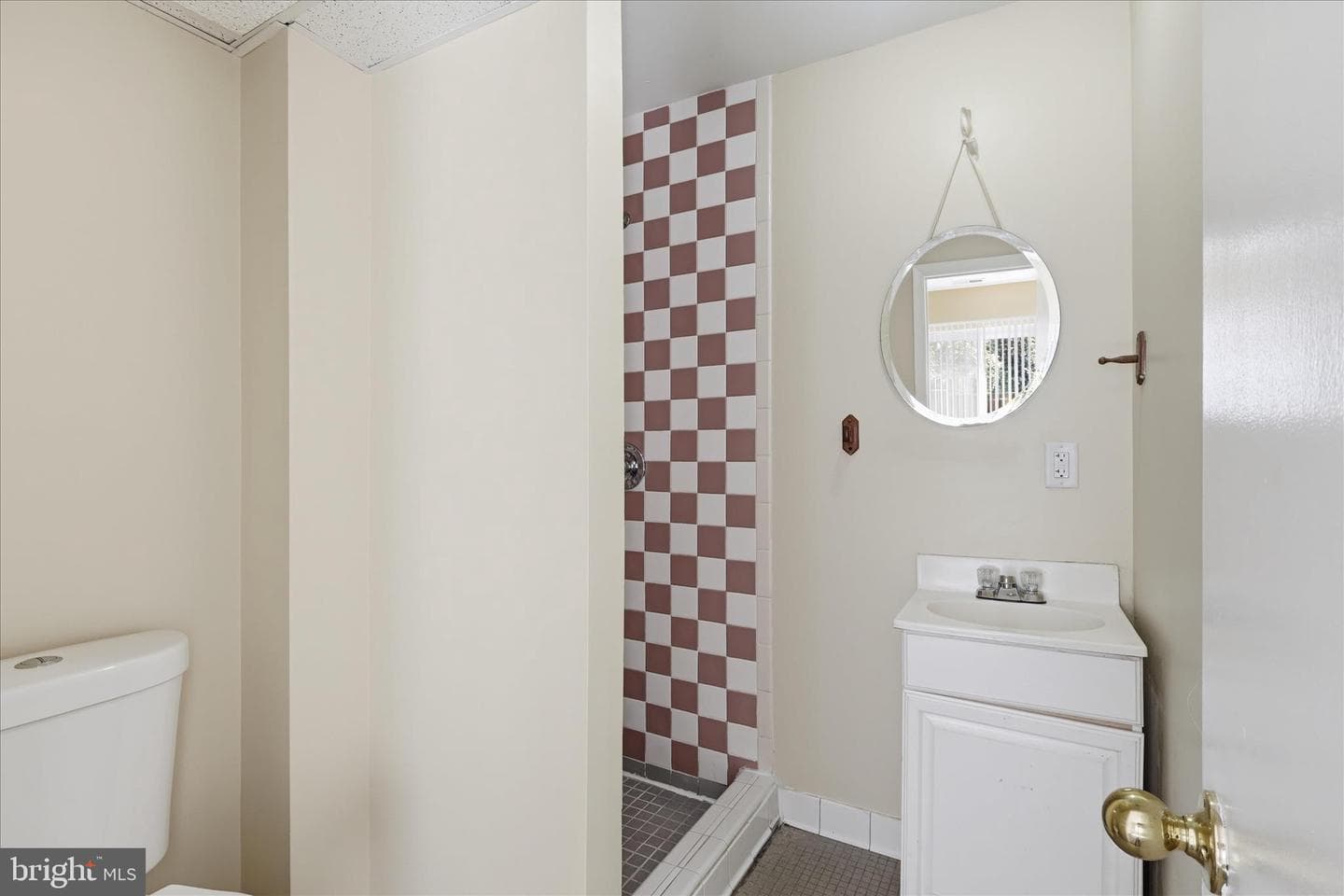 2438 Southgate Square photo 24