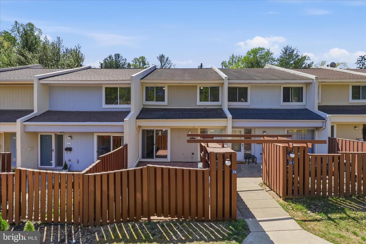 2438 Southgate Square photo 37