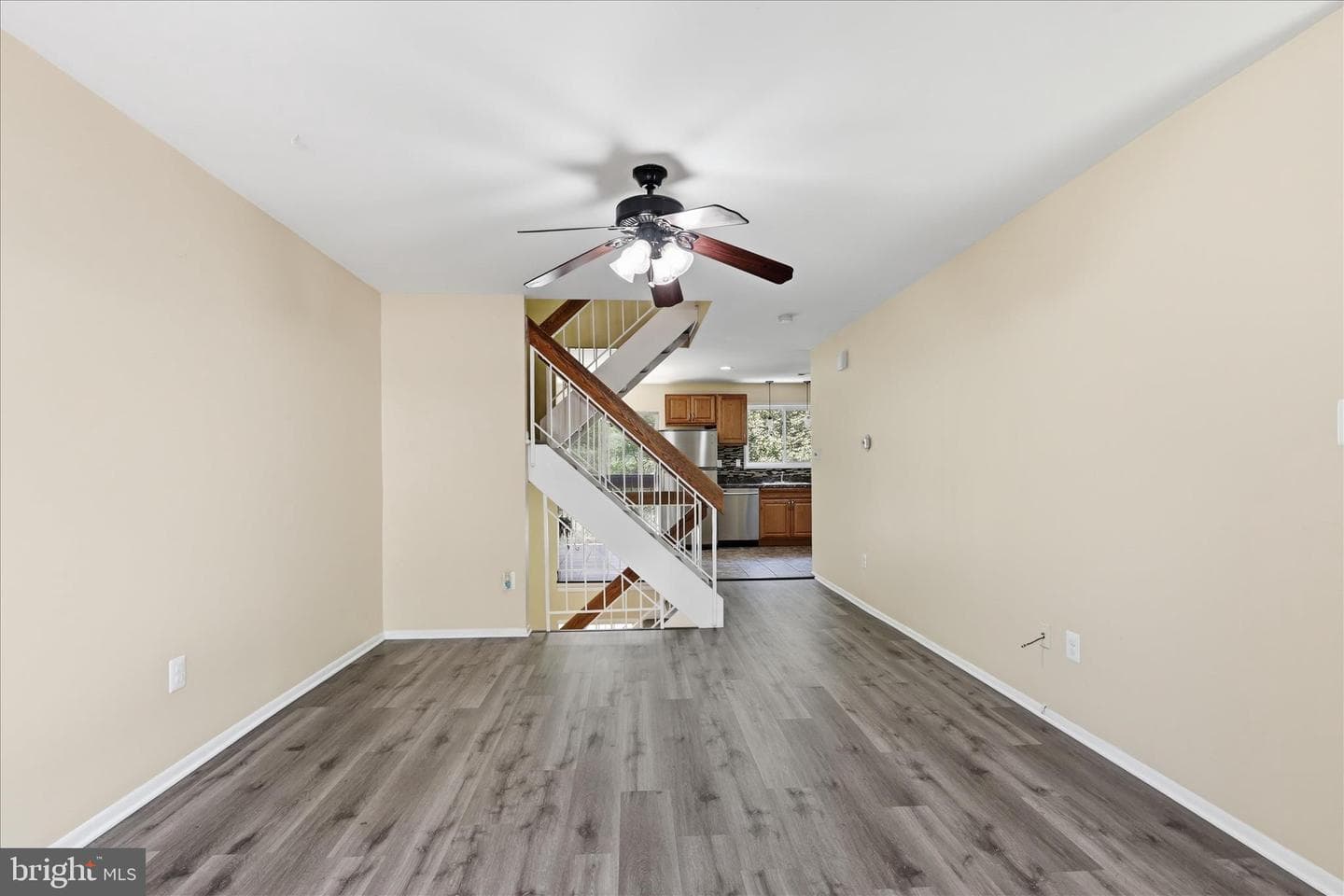 2438 Southgate Square photo 8