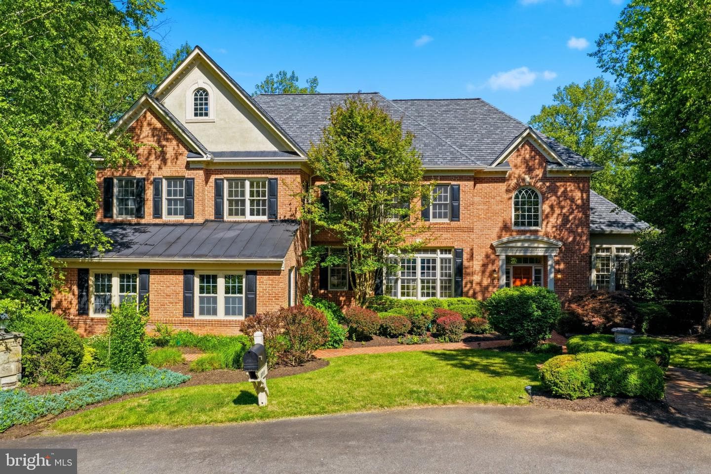 891 Chinquapin Rd, Mc Lean