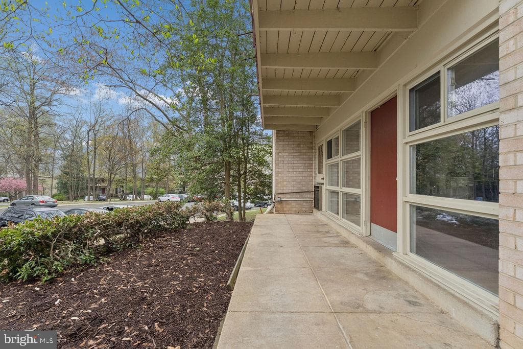 4333 Americana Drive photo 27