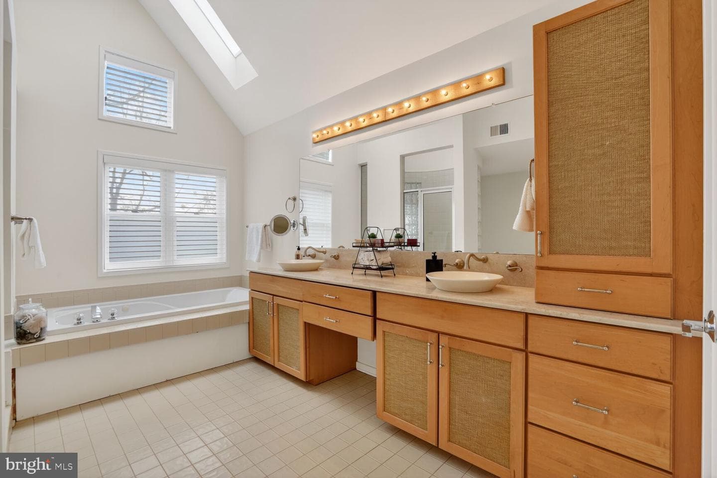 2028 Beacon Place photo 18