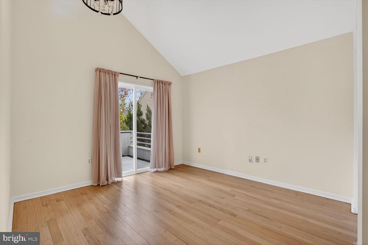 2028 Beacon Place photo 24