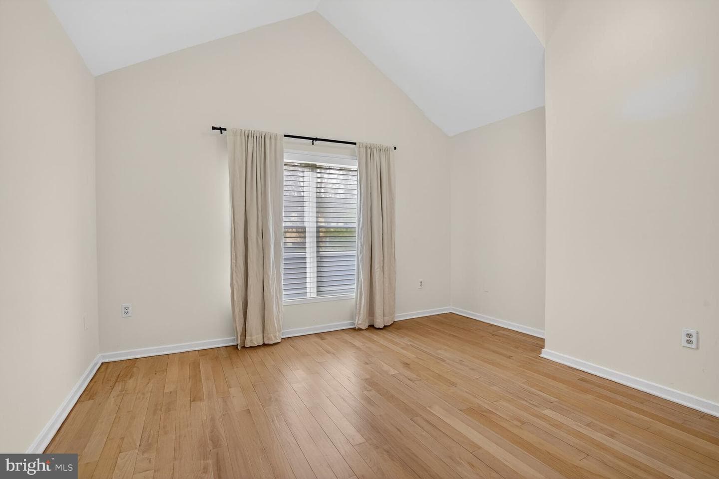 2028 Beacon Place photo 26
