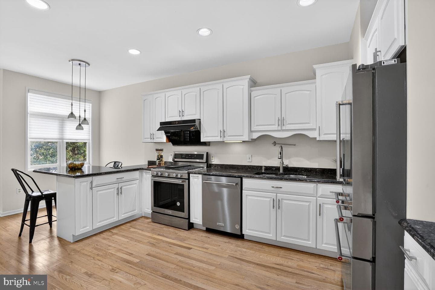 2028 Beacon Place photo 6