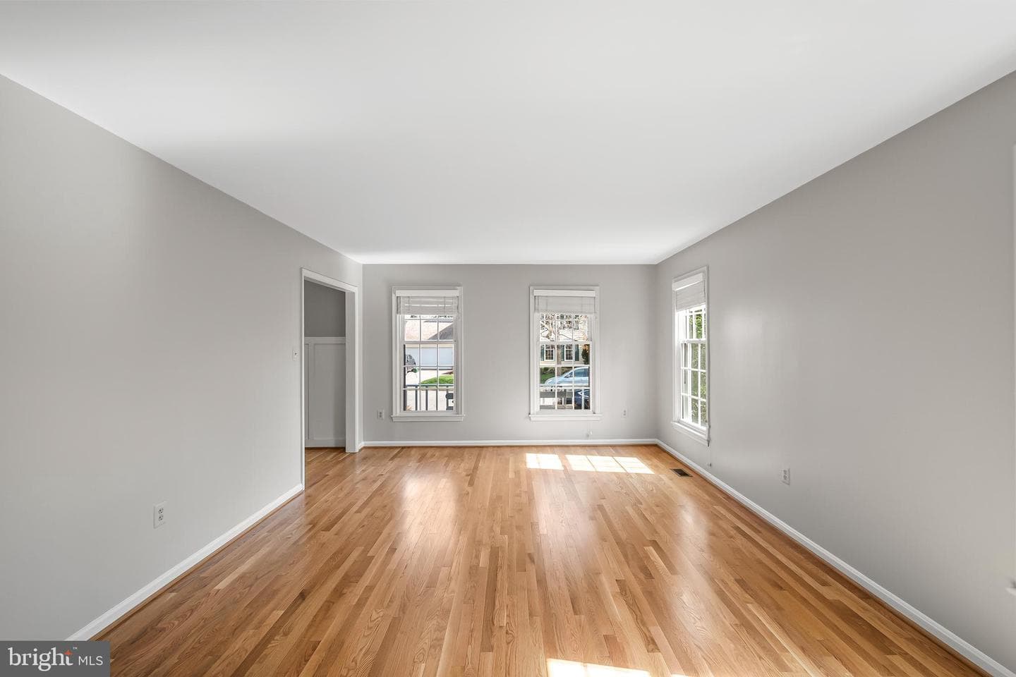 8942 Kenilworth Drive photo 9