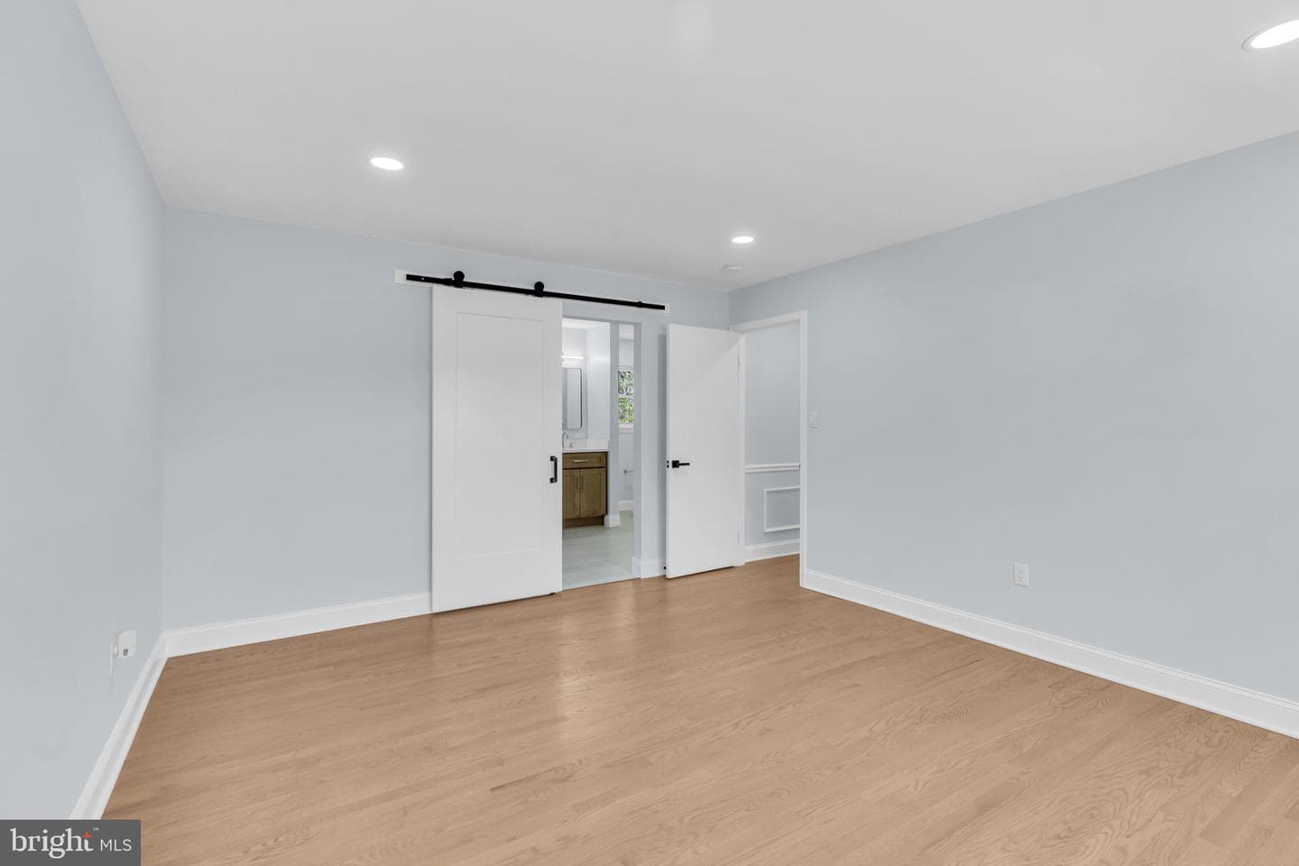 7804 Carrleigh Parkway photo 32