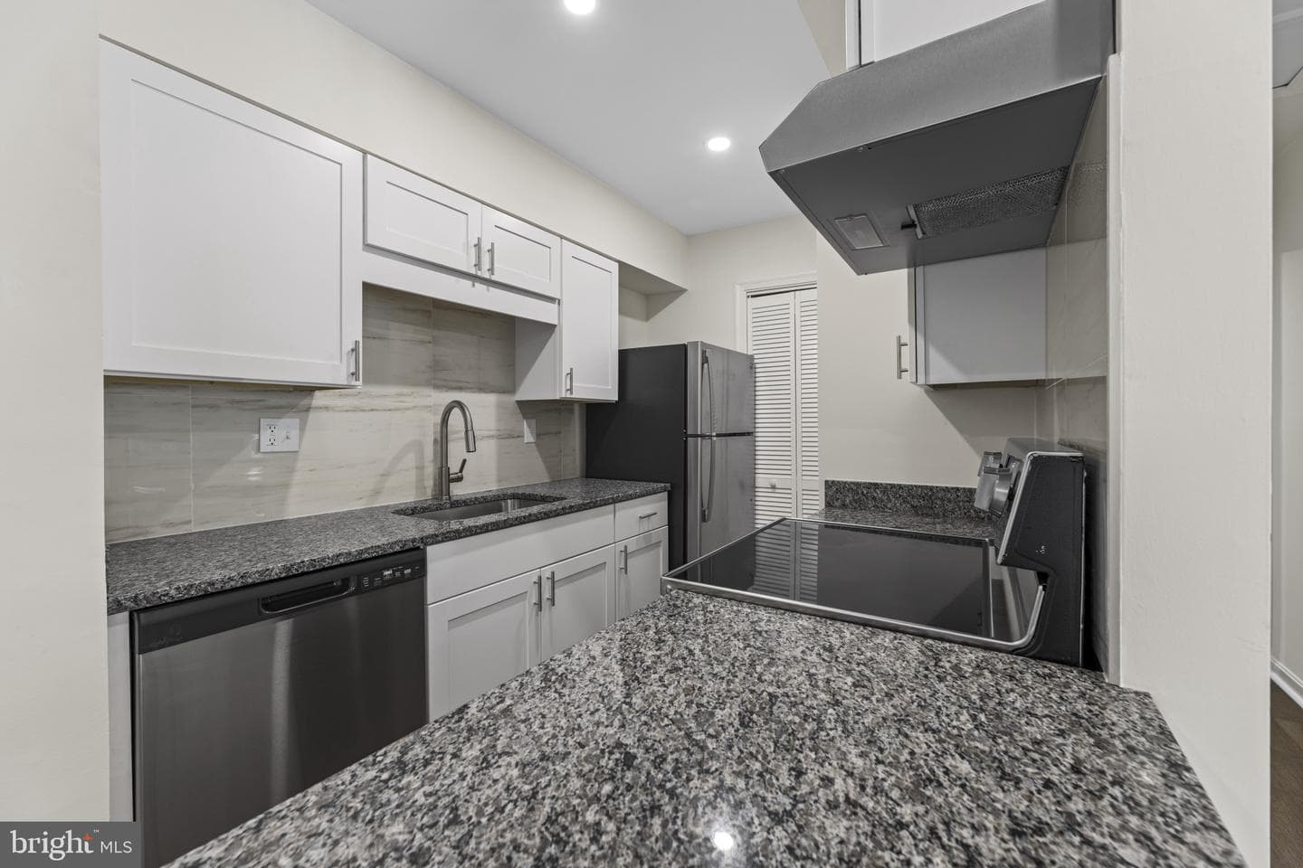 5898 Surrey Hill Place #684 photo 11