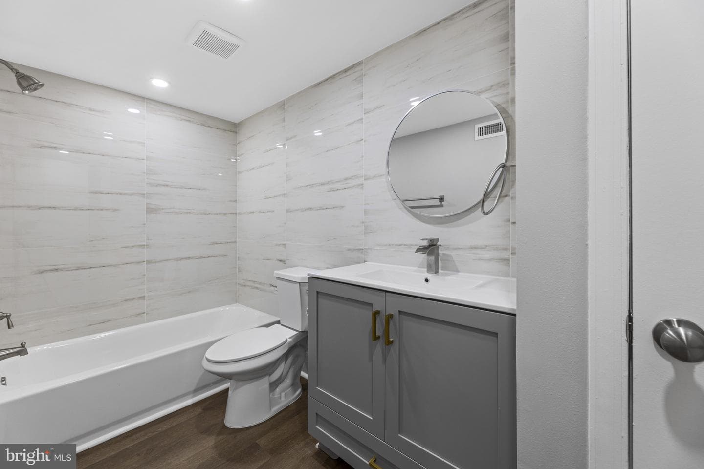 5898 Surrey Hill Place #684 photo 8