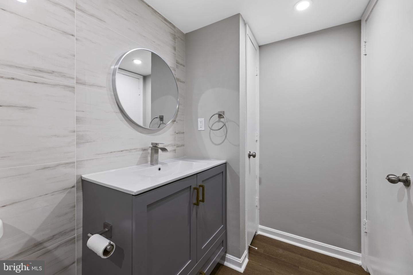 5898 Surrey Hill Place #684 photo 9