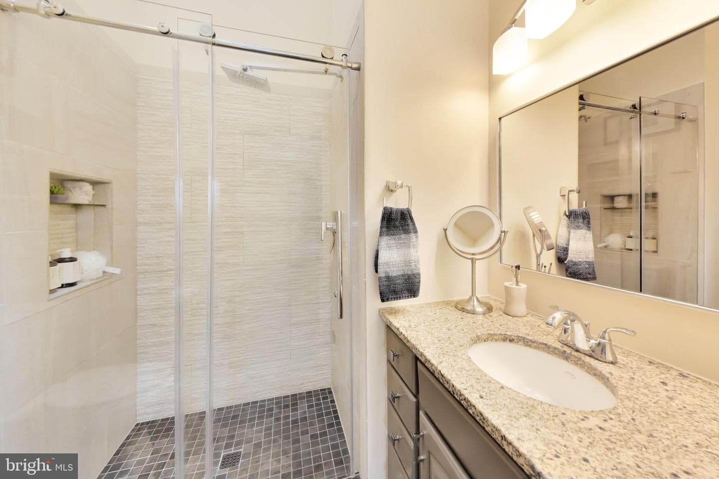 7812 Solomon Seal Drive photo 25