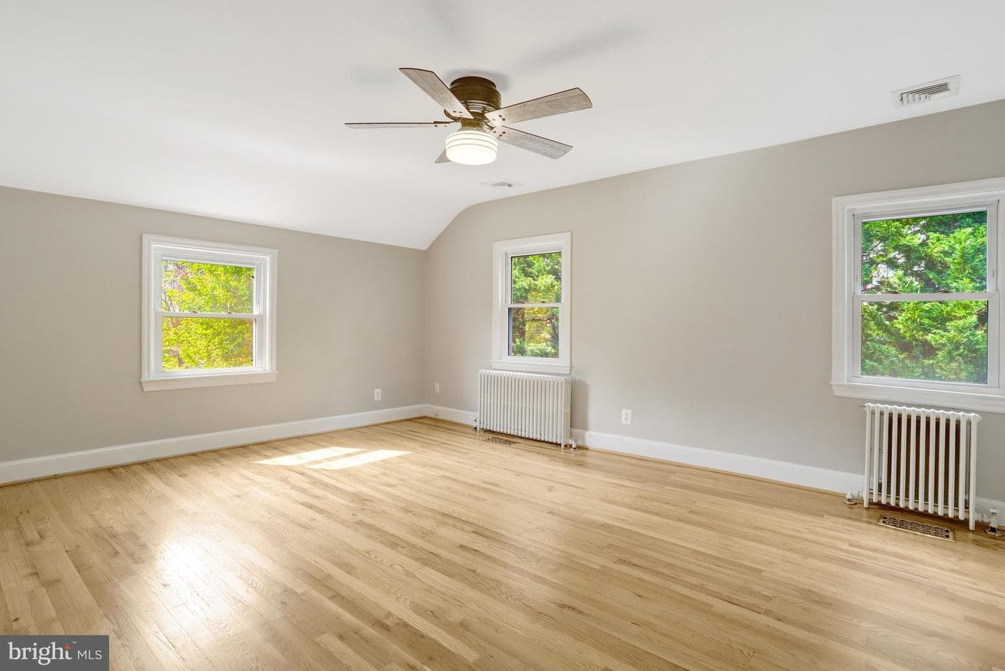 2753 Woodlawn Avenue photo 35