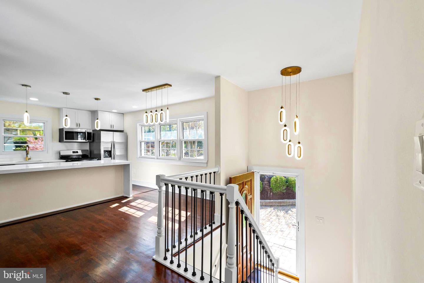 6019 Marilyn Drive photo 4