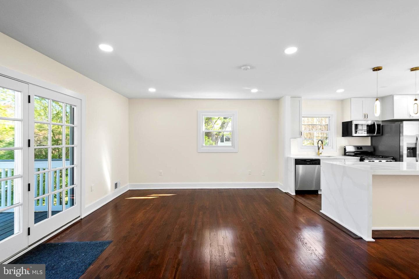 6019 Marilyn Drive photo 5