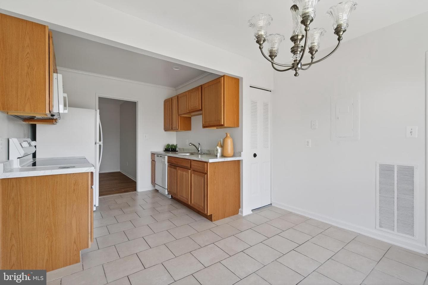561 Florida Avenue #204 photo 13