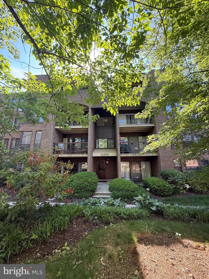 11252 Chestnut Grove Square #26, Reston