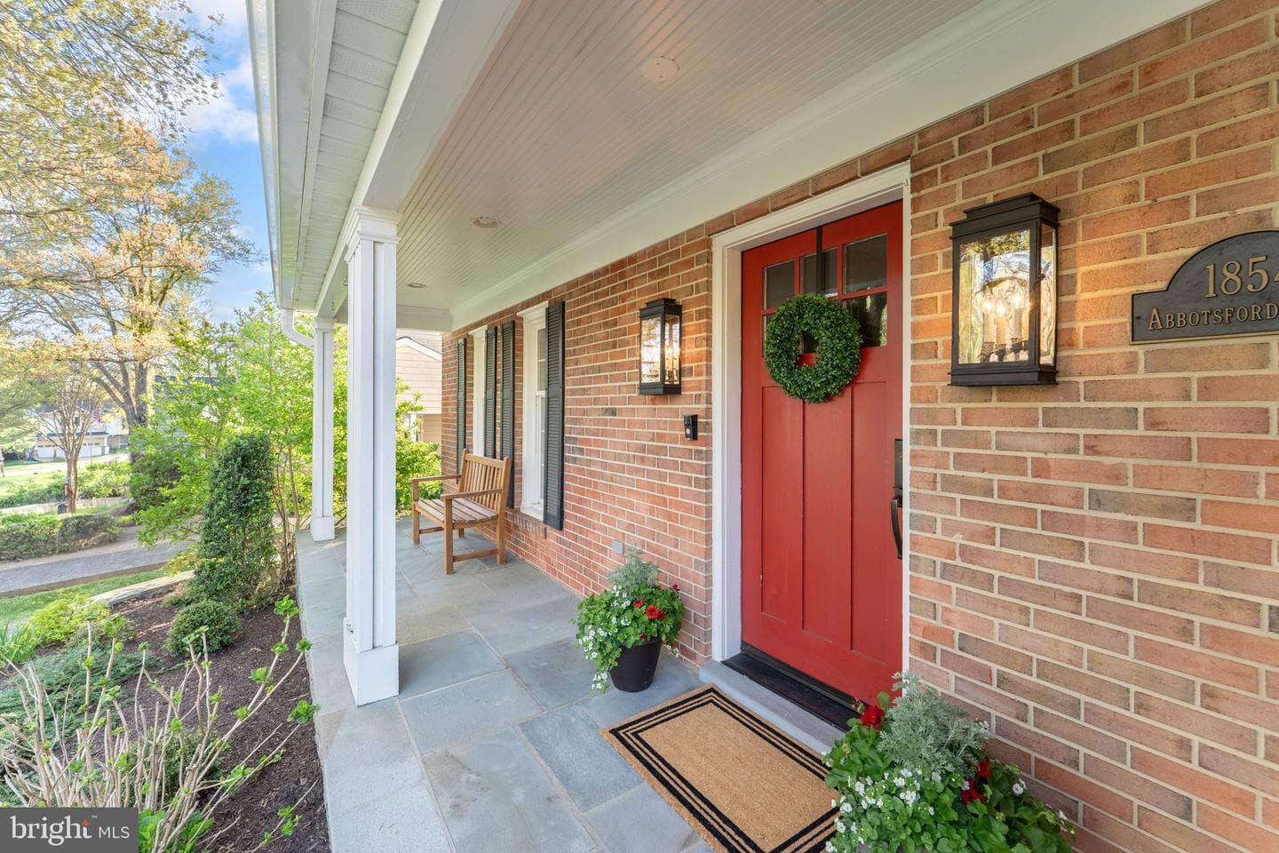1854 Abbotsford Drive photo 4