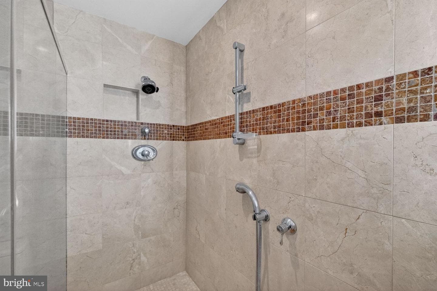 1205 Suffield Drive photo 32