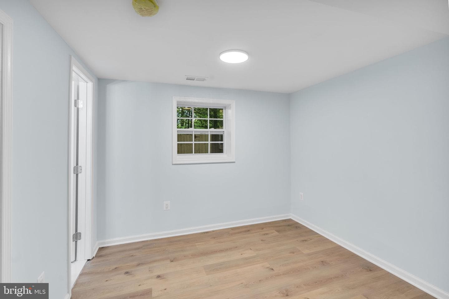 8441 Thames Street photo 26