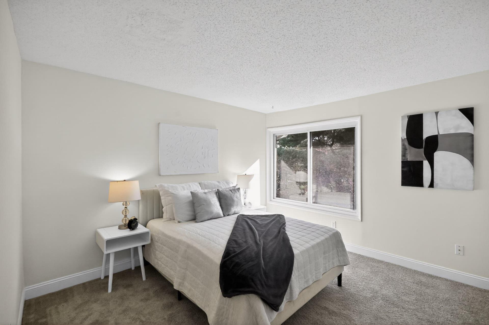 2434 Southgate Square photo 16