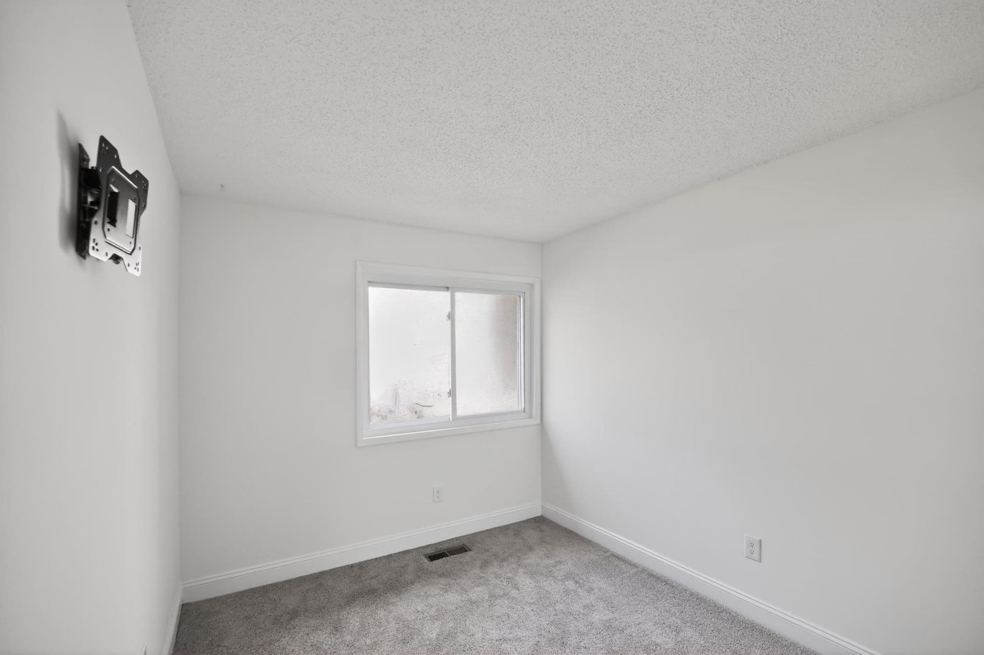 2434 Southgate Square photo 18