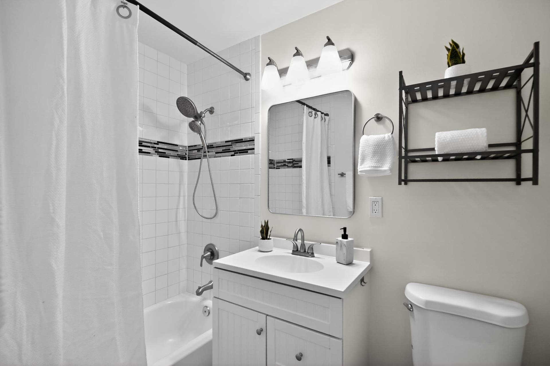 2434 Southgate Square photo 20