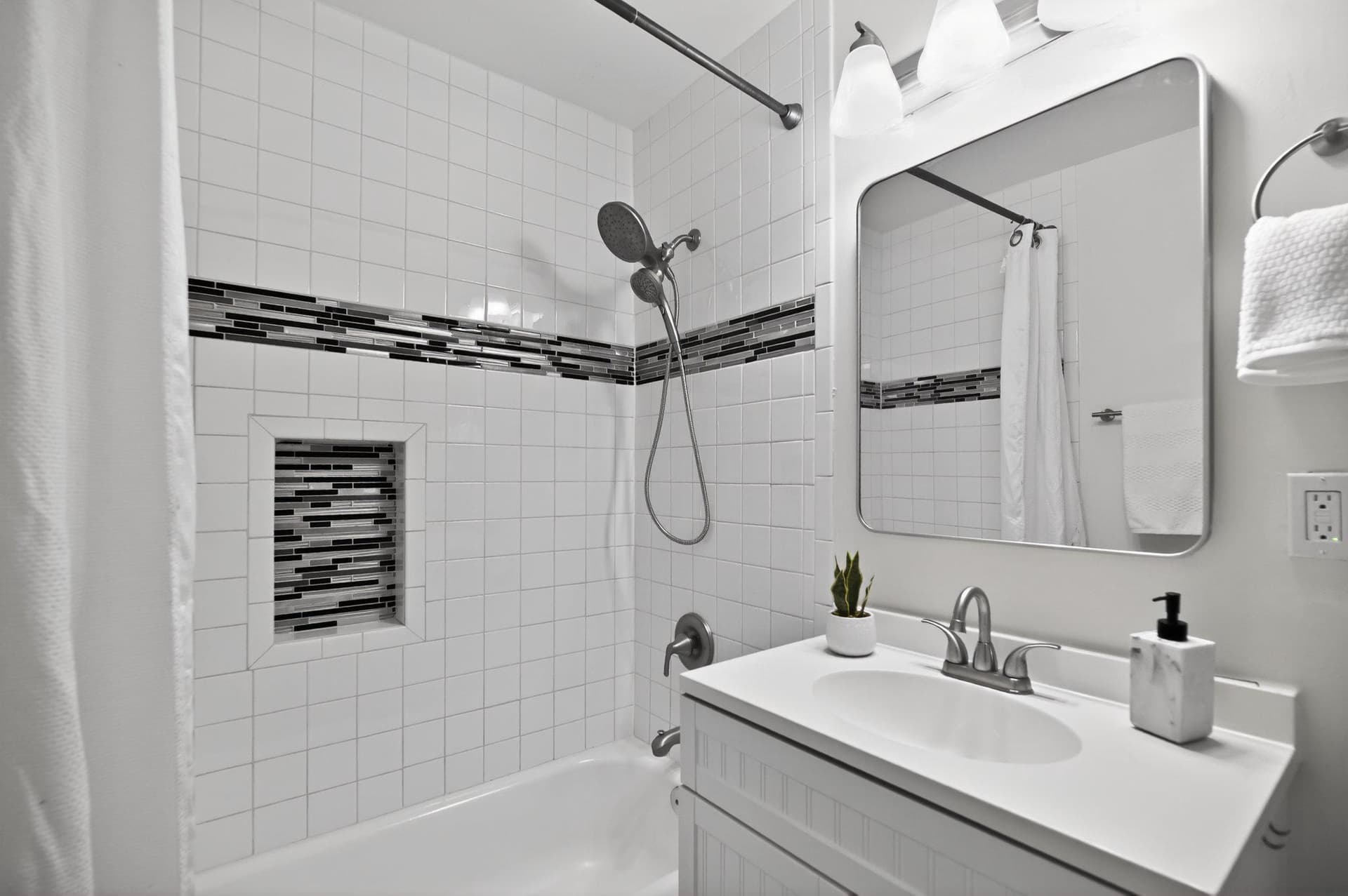 2434 Southgate Square photo 21