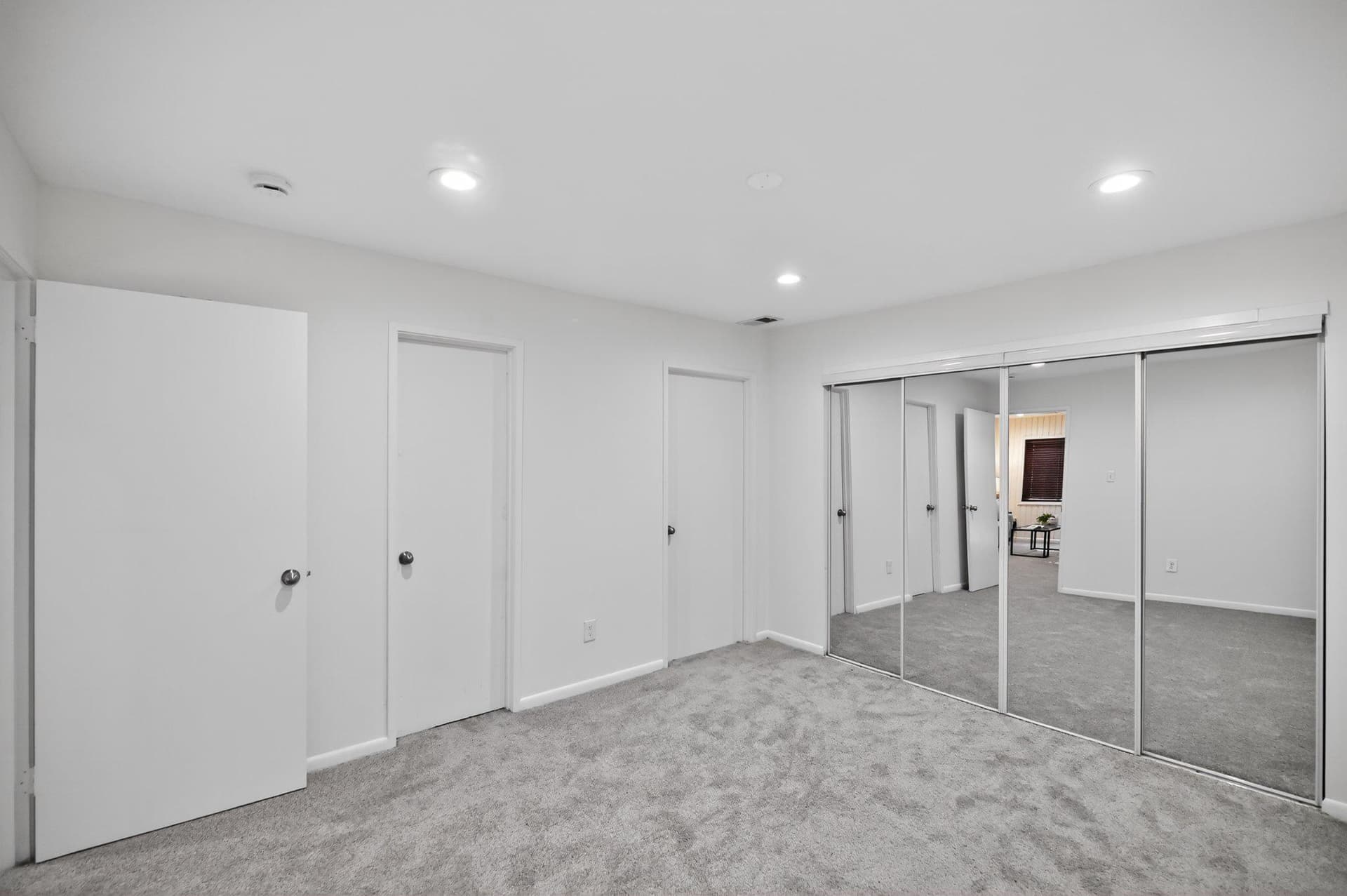 2434 Southgate Square photo 24