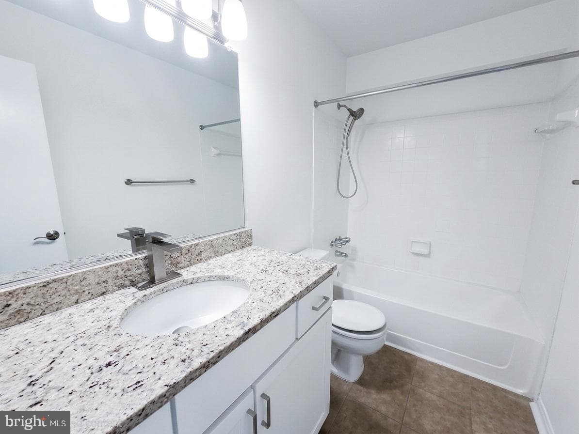 3176 Summit Square Drive #4-E4 photo 15