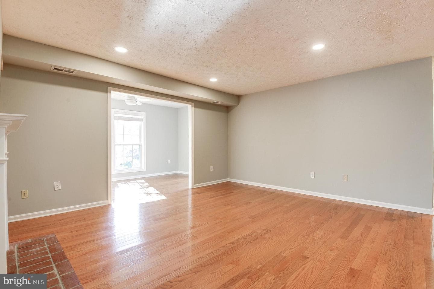 10087 Oakton Terrace Road photo 11