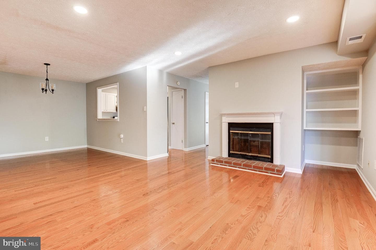 10087 Oakton Terrace Road photo 16