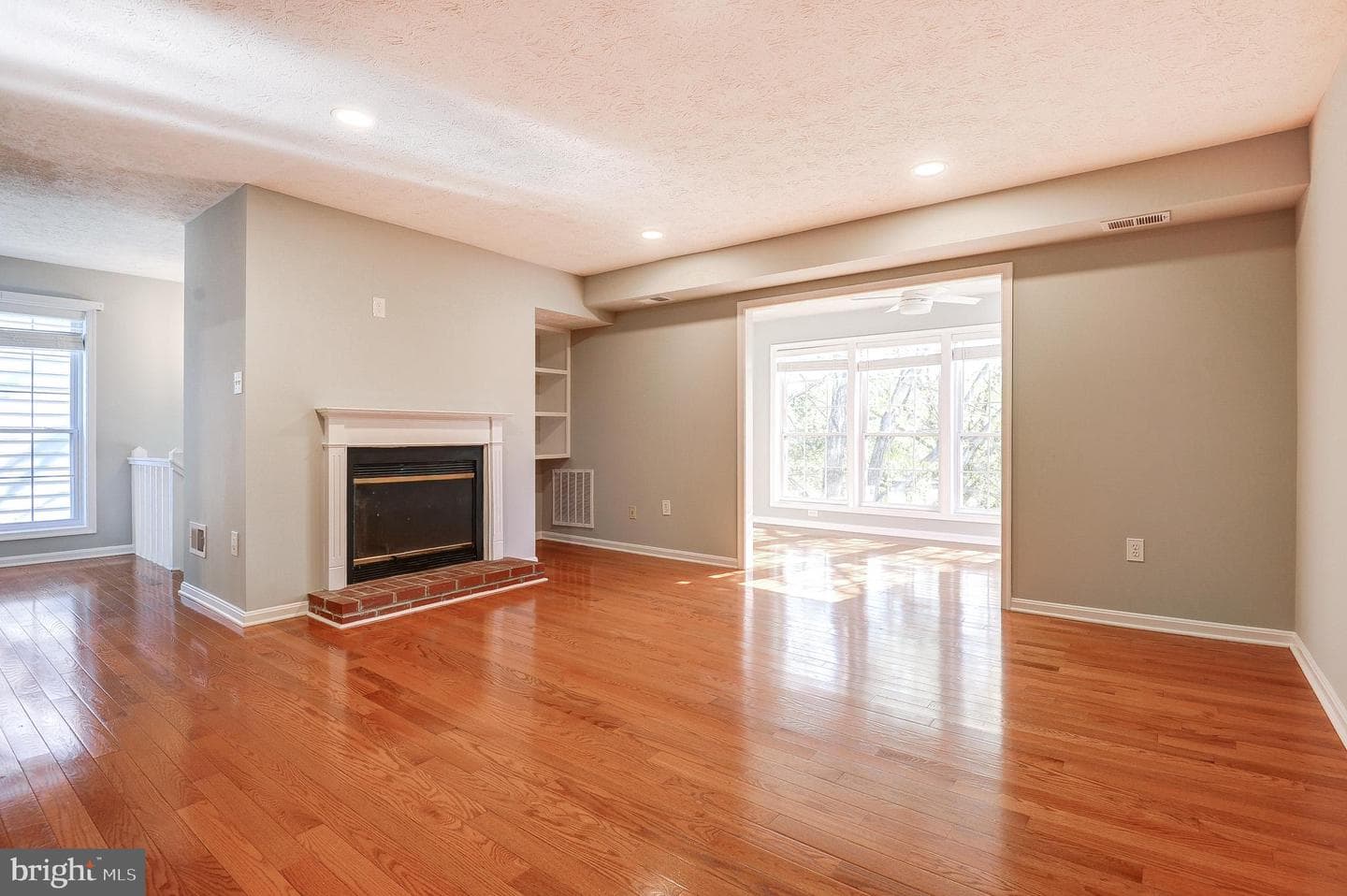 10087 Oakton Terrace Road photo 3