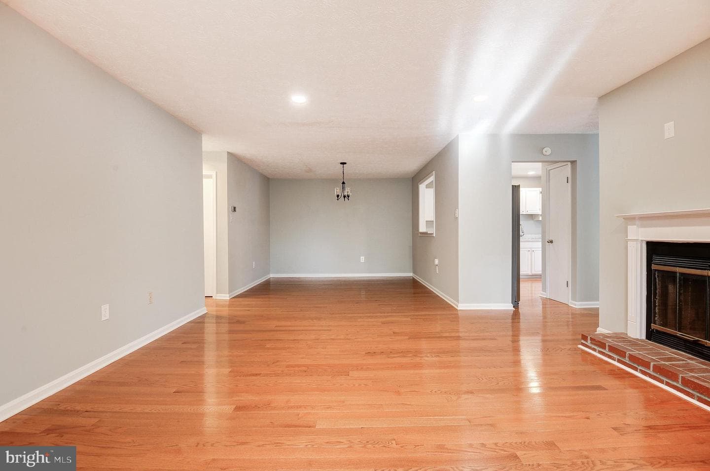 10087 Oakton Terrace Road photo 5