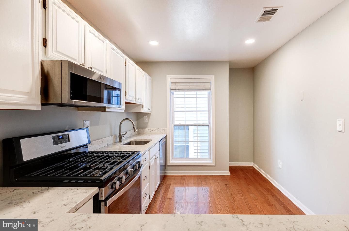 10087 Oakton Terrace Road photo 8
