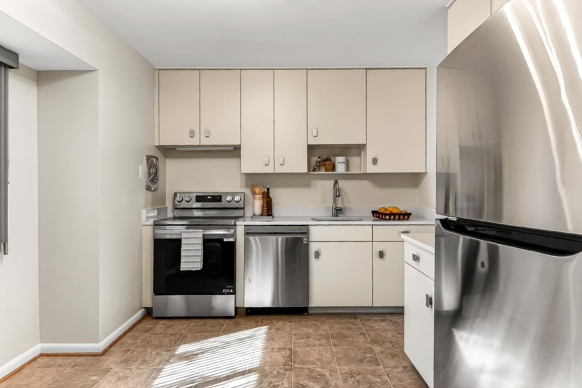 6451 Queen Anne Terrace photo 13