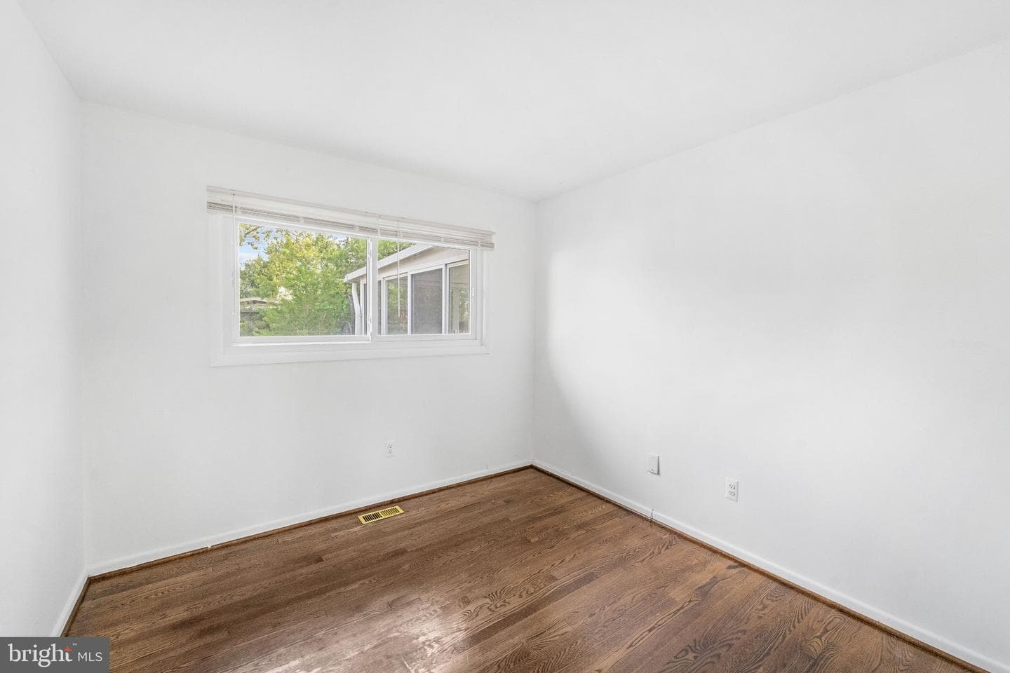 6423 Cabell Court photo 27