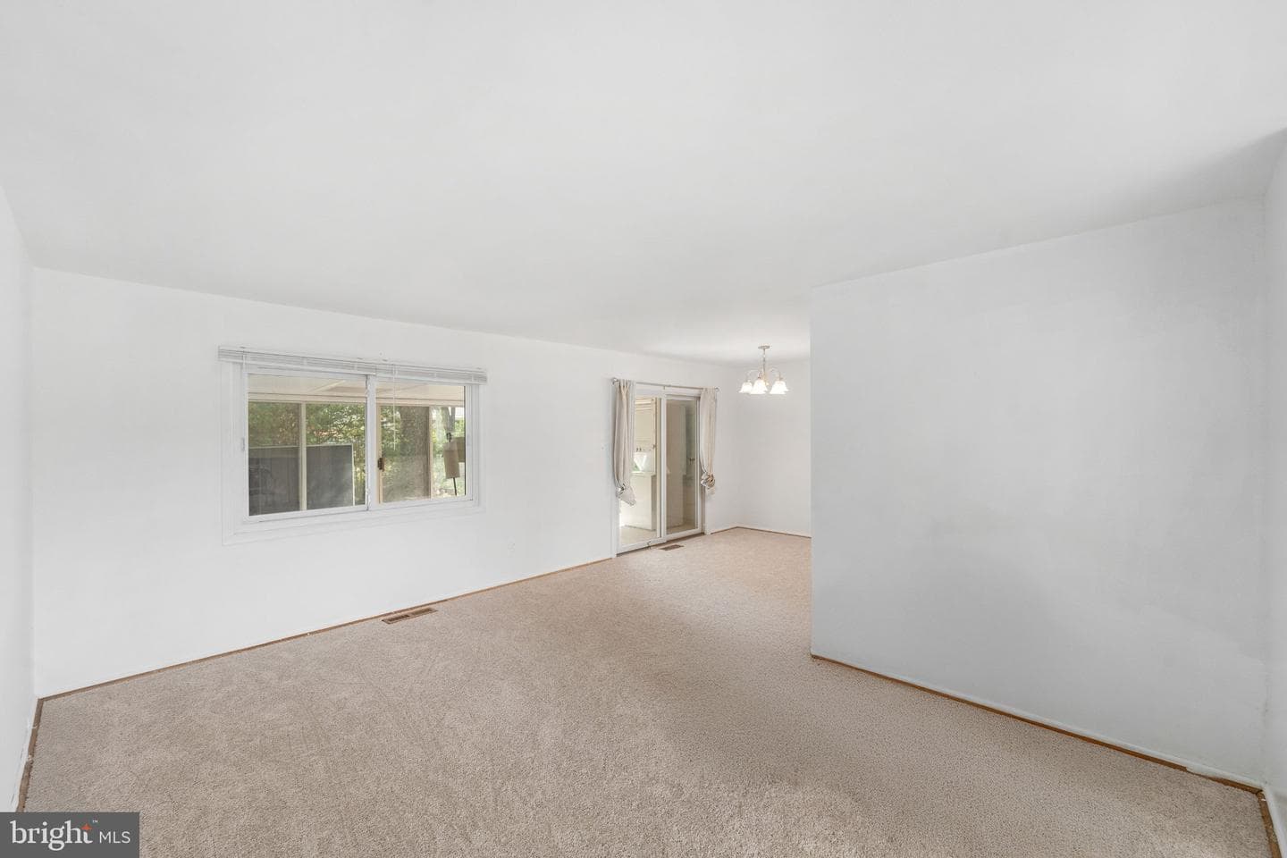 6423 Cabell Court photo 4
