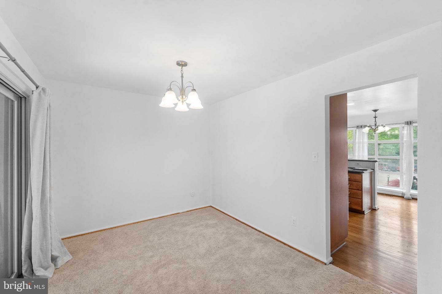 6423 Cabell Court photo 9